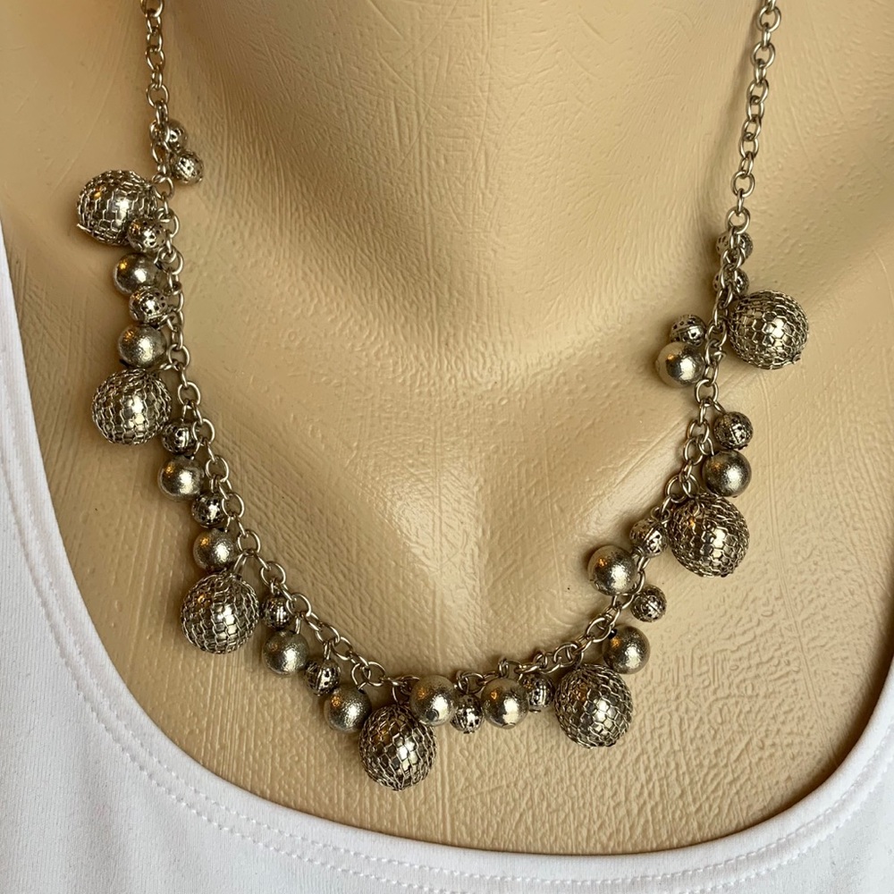 Silver balls necklace w/earrings